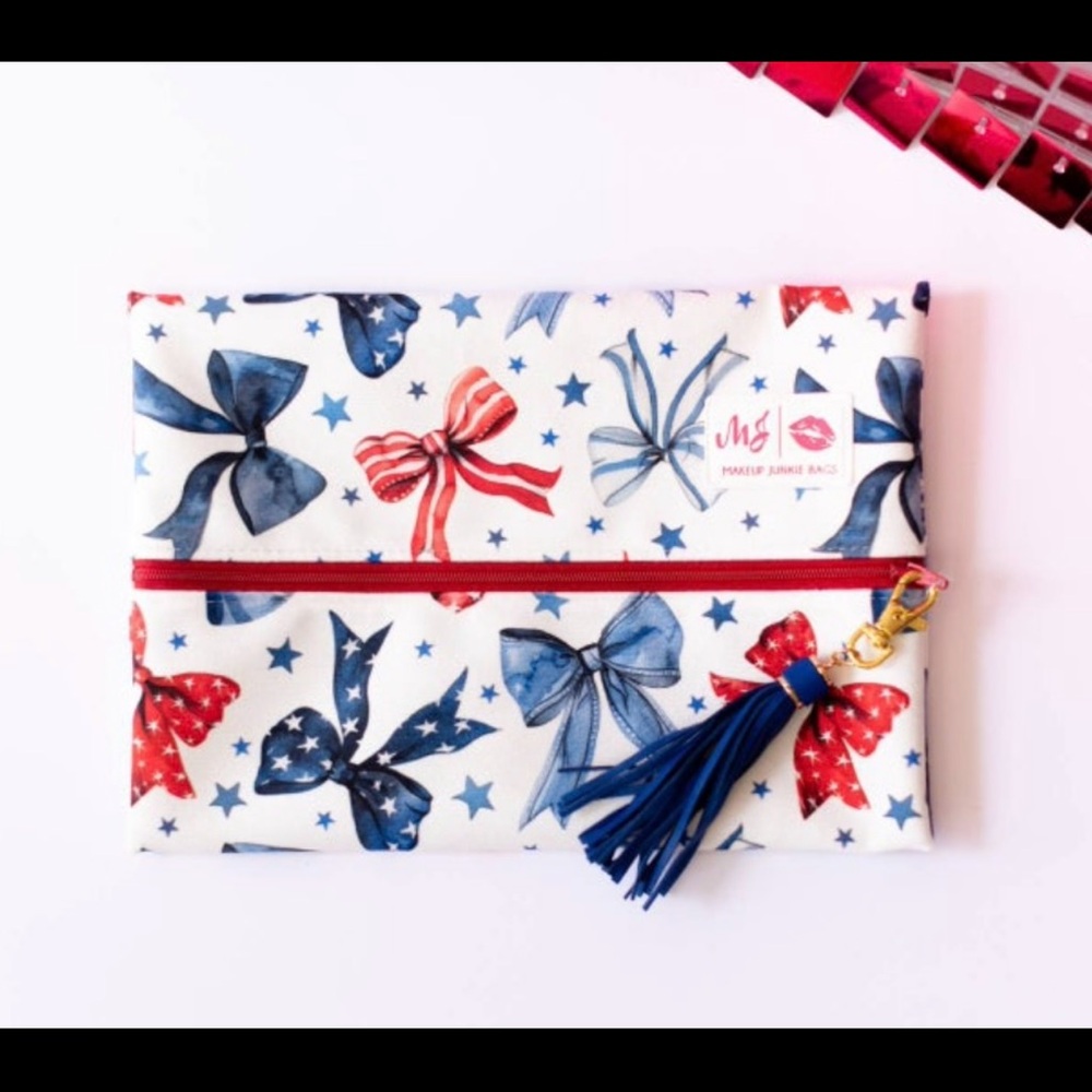 NWT MJ USA bows mini
